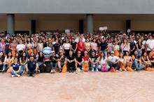 Grupo de nuevos alumnos que fueron al BIU. Les acompañan las autoridades.