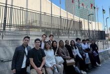 Alumnos de LFCP afuera de la ONU.
